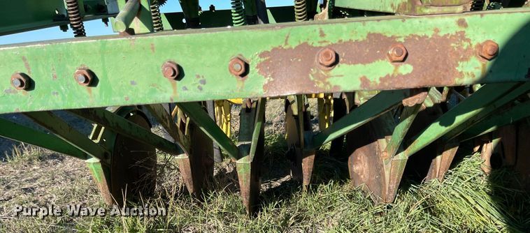 image for item DL5825 John Deere  grain drill