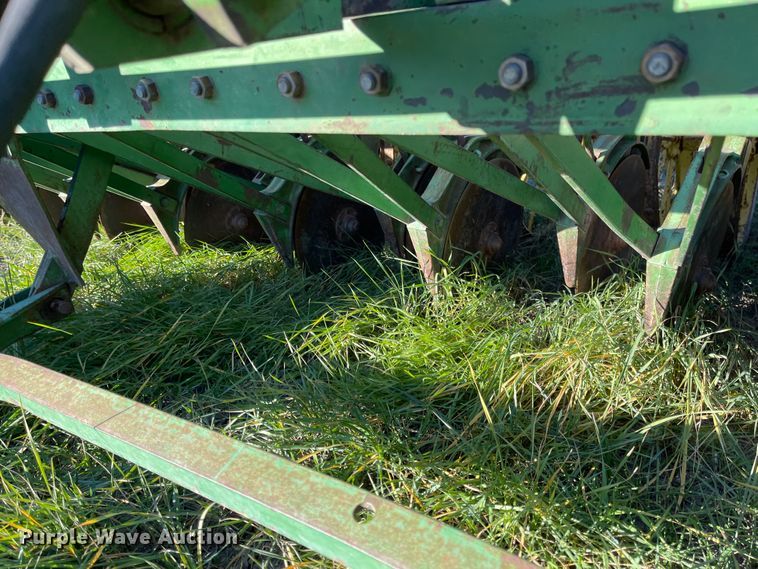 image for item DL5825 John Deere  grain drill