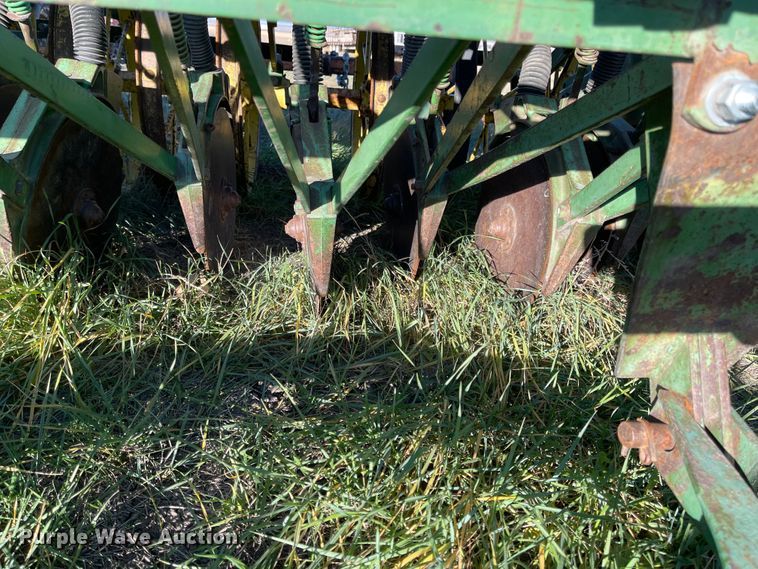 image for item DL5825 John Deere  grain drill