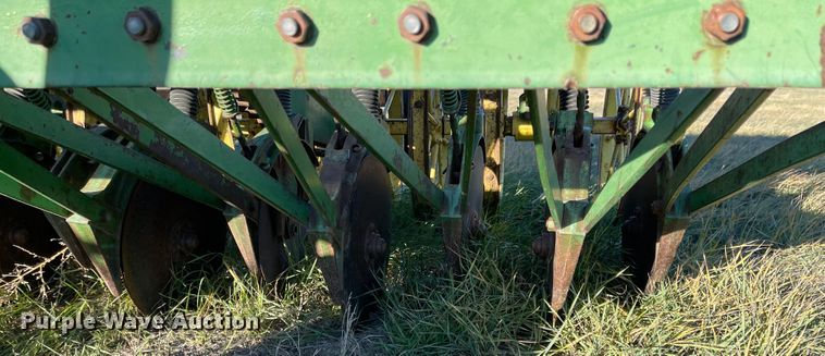 image for item DL5825 John Deere  grain drill