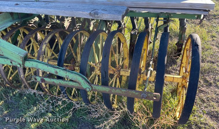 image for item DL5825 John Deere  grain drill