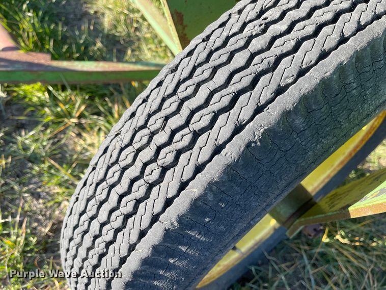 image for item DL5825 John Deere  grain drill