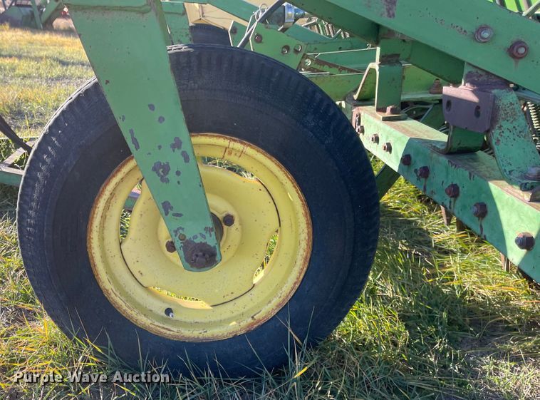 image for item DL5825 John Deere  grain drill