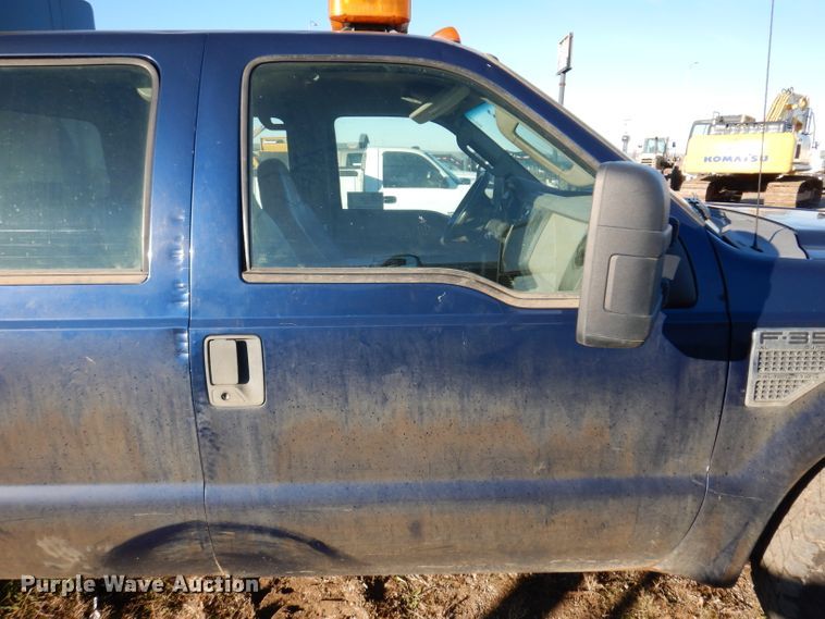 image for item DL5828 2008 Ford F350 Super Duty  Crew Cab utility bed pickup truck