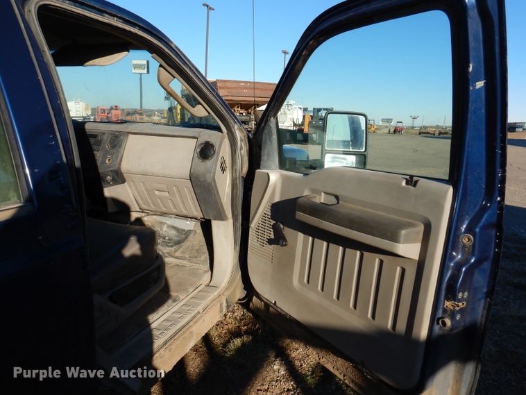 image for item DL5828 2008 Ford F350 Super Duty  Crew Cab utility bed pickup truck