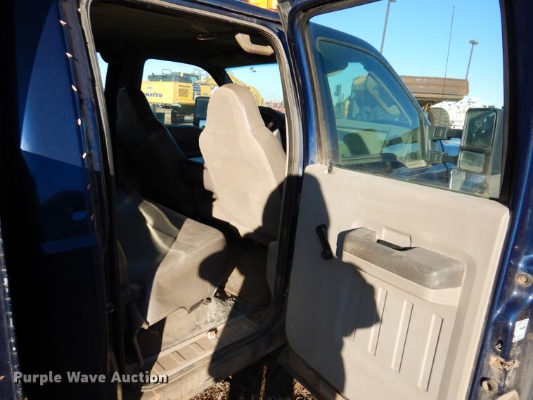 image for item DL5828 2008 Ford F350 Super Duty  Crew Cab utility bed pickup truck