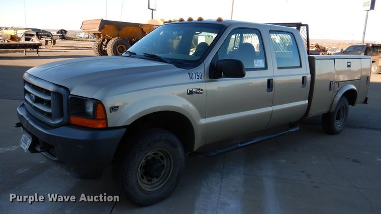 image for item DL5831 2001 Ford F250 Super Duty  Crew Cab utility bed pickup truck