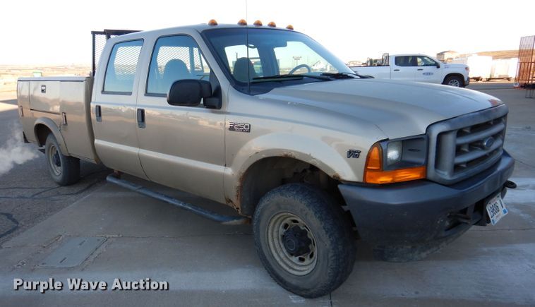 image for item DL5831 2001 Ford F250 Super Duty  Crew Cab utility bed pickup truck