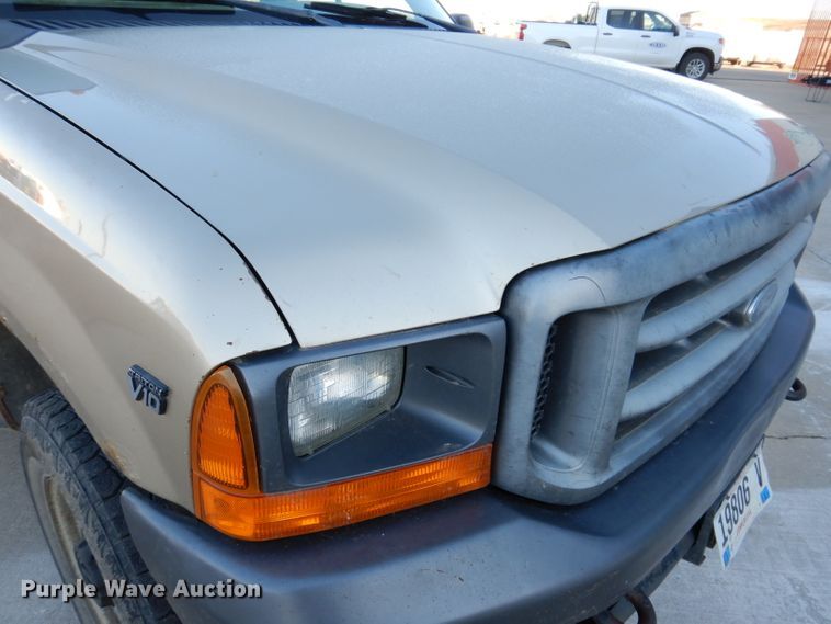 image for item DL5831 2001 Ford F250 Super Duty  Crew Cab utility bed pickup truck