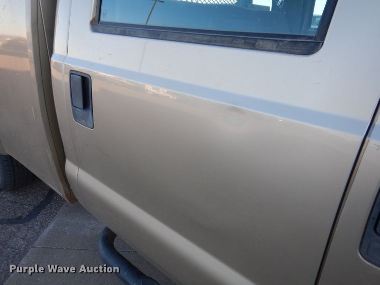 image for item DL5831 2001 Ford F250 Super Duty  Crew Cab utility bed pickup truck