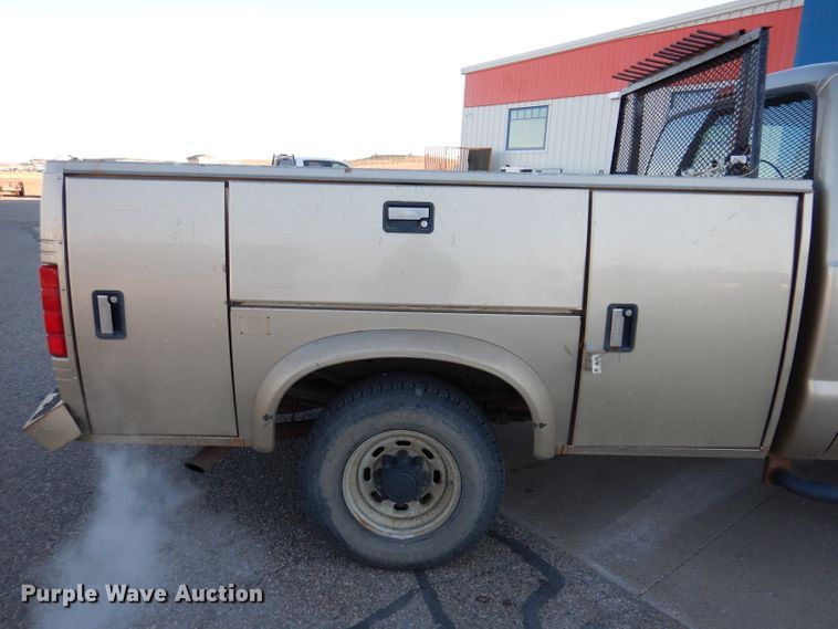 image for item DL5831 2001 Ford F250 Super Duty  Crew Cab utility bed pickup truck