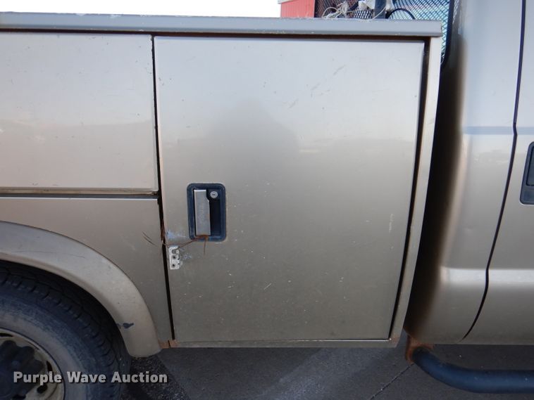 image for item DL5831 2001 Ford F250 Super Duty  Crew Cab utility bed pickup truck