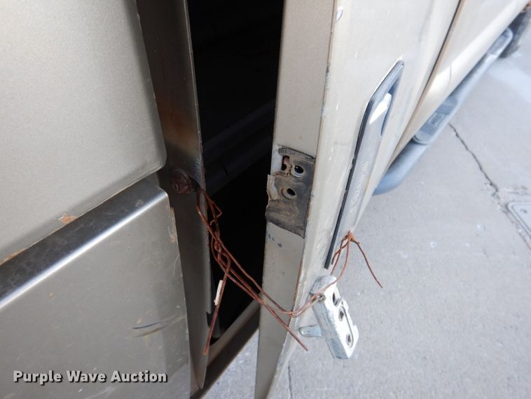 image for item DL5831 2001 Ford F250 Super Duty  Crew Cab utility bed pickup truck