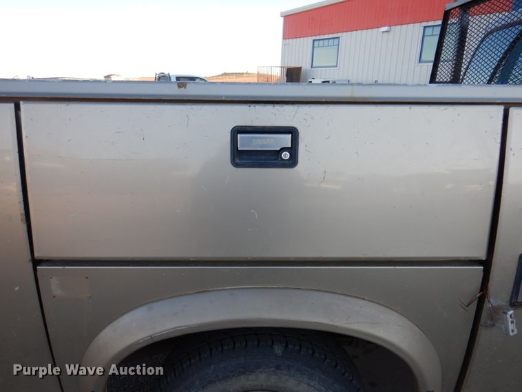 image for item DL5831 2001 Ford F250 Super Duty  Crew Cab utility bed pickup truck