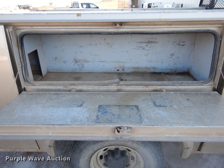 image for item DL5831 2001 Ford F250 Super Duty  Crew Cab utility bed pickup truck