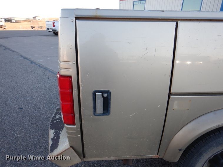 image for item DL5831 2001 Ford F250 Super Duty  Crew Cab utility bed pickup truck