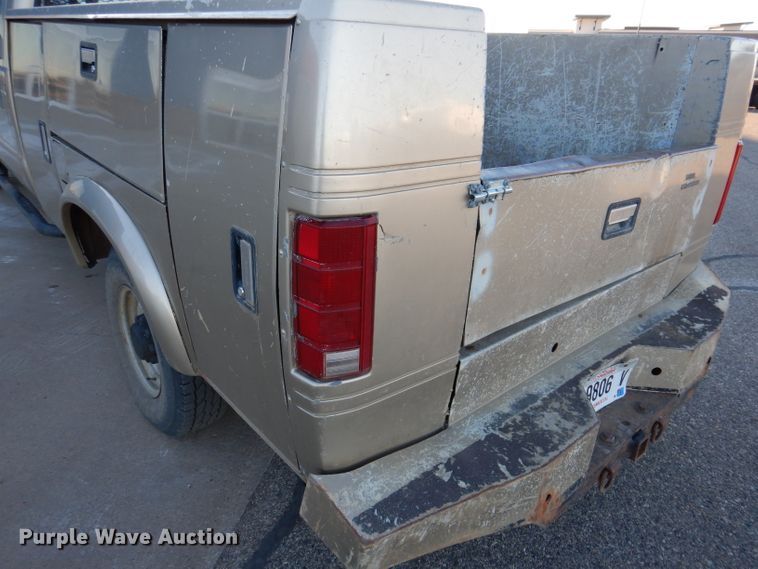 image for item DL5831 2001 Ford F250 Super Duty  Crew Cab utility bed pickup truck