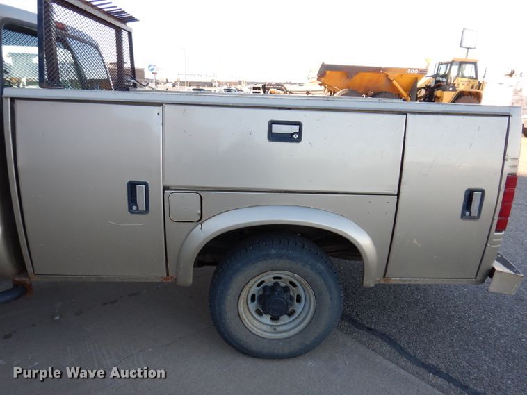 image for item DL5831 2001 Ford F250 Super Duty  Crew Cab utility bed pickup truck