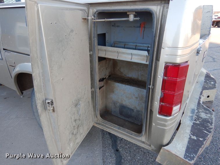 image for item DL5831 2001 Ford F250 Super Duty  Crew Cab utility bed pickup truck