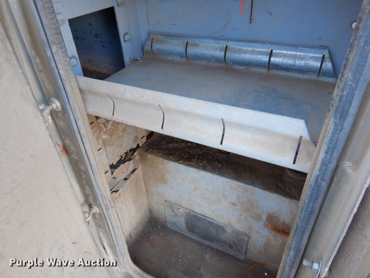 image for item DL5831 2001 Ford F250 Super Duty  Crew Cab utility bed pickup truck