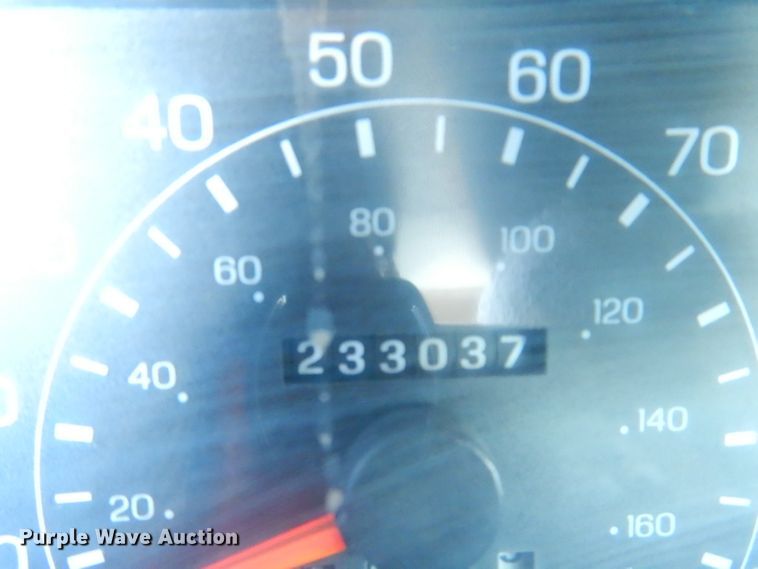 image for item DL5831 2001 Ford F250 Super Duty  Crew Cab utility bed pickup truck