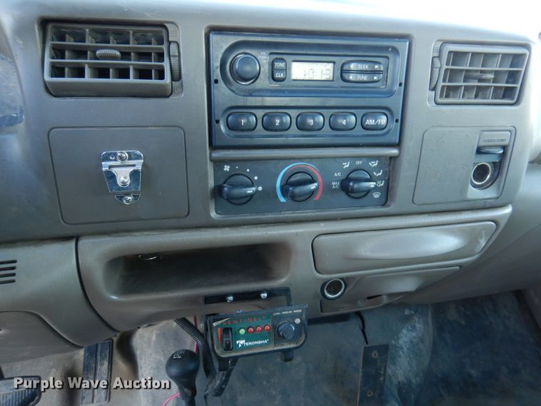 image for item DL5831 2001 Ford F250 Super Duty  Crew Cab utility bed pickup truck