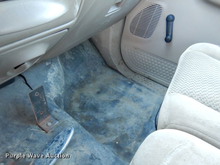 image for item DL5831 2001 Ford F250 Super Duty  Crew Cab utility bed pickup truck