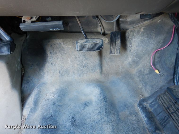 image for item DL5831 2001 Ford F250 Super Duty  Crew Cab utility bed pickup truck