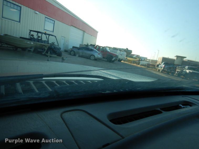 image for item DL5831 2001 Ford F250 Super Duty  Crew Cab utility bed pickup truck