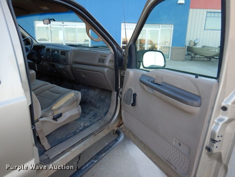 image for item DL5831 2001 Ford F250 Super Duty  Crew Cab utility bed pickup truck