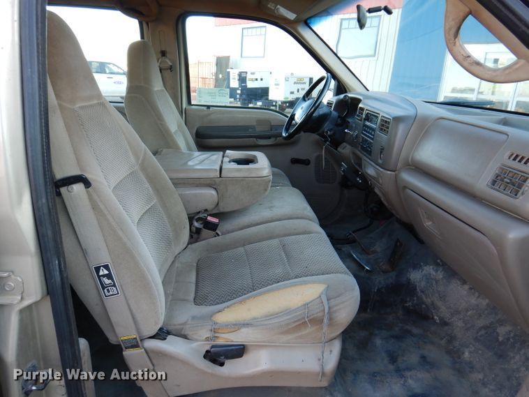 image for item DL5831 2001 Ford F250 Super Duty  Crew Cab utility bed pickup truck