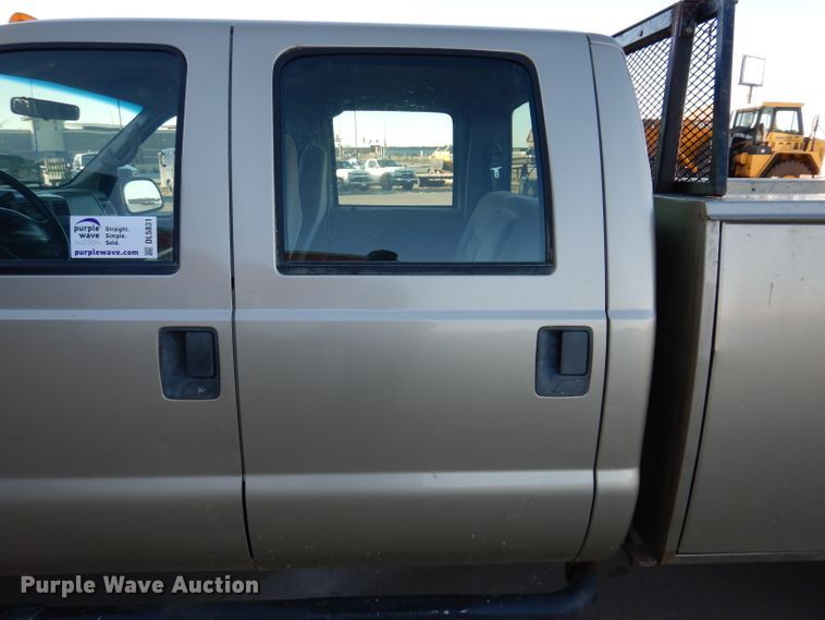 image for item DL5831 2001 Ford F250 Super Duty  Crew Cab utility bed pickup truck