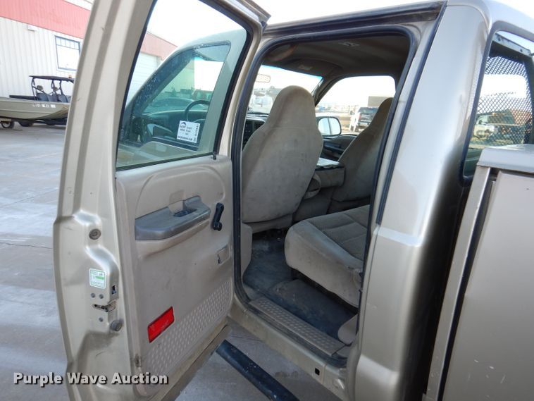 image for item DL5831 2001 Ford F250 Super Duty  Crew Cab utility bed pickup truck