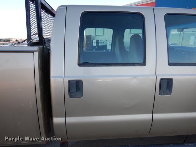 image for item DL5831 2001 Ford F250 Super Duty  Crew Cab utility bed pickup truck