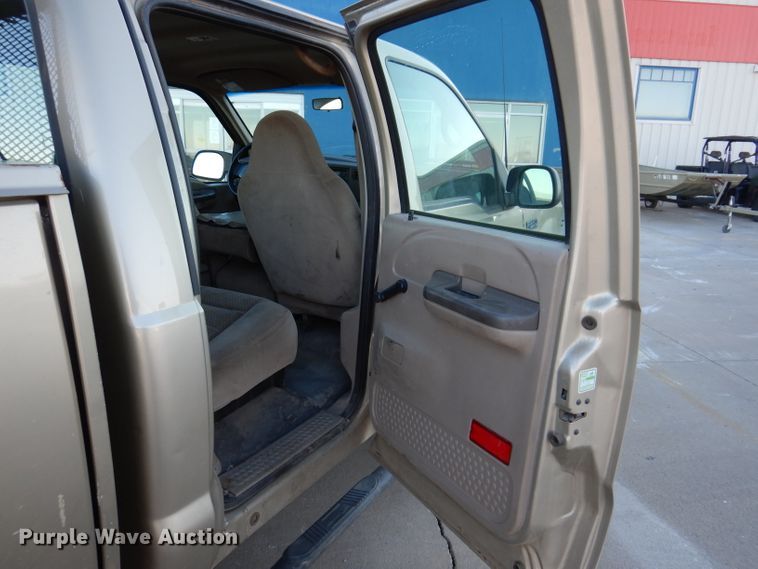 image for item DL5831 2001 Ford F250 Super Duty  Crew Cab utility bed pickup truck