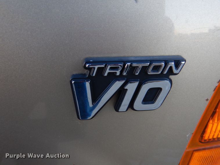 image for item DL5831 2001 Ford F250 Super Duty  Crew Cab utility bed pickup truck