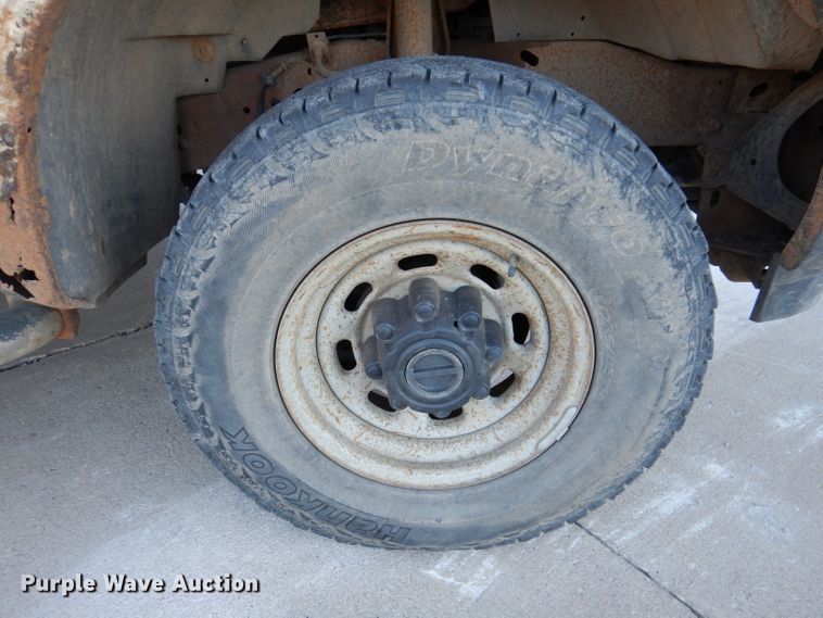 image for item DL5831 2001 Ford F250 Super Duty  Crew Cab utility bed pickup truck