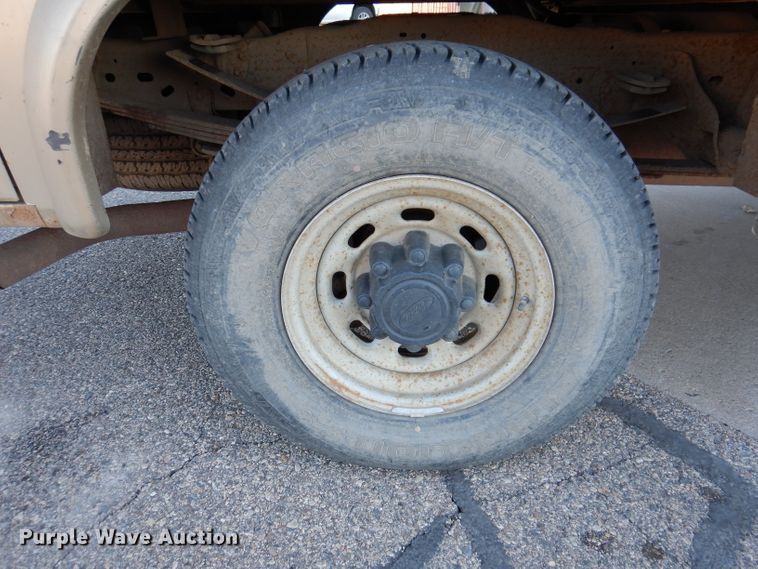 image for item DL5831 2001 Ford F250 Super Duty  Crew Cab utility bed pickup truck