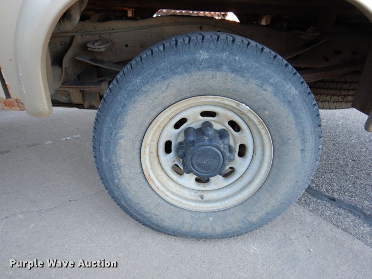 image for item DL5831 2001 Ford F250 Super Duty  Crew Cab utility bed pickup truck