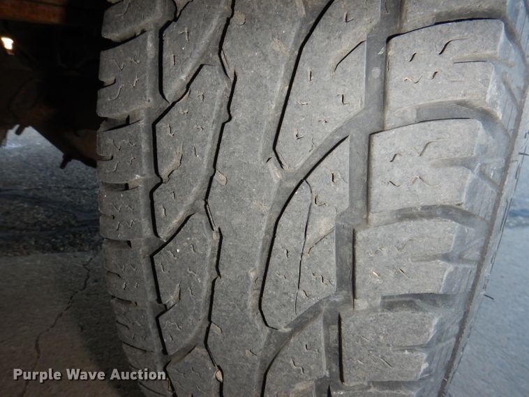 image for item DL5831 2001 Ford F250 Super Duty  Crew Cab utility bed pickup truck