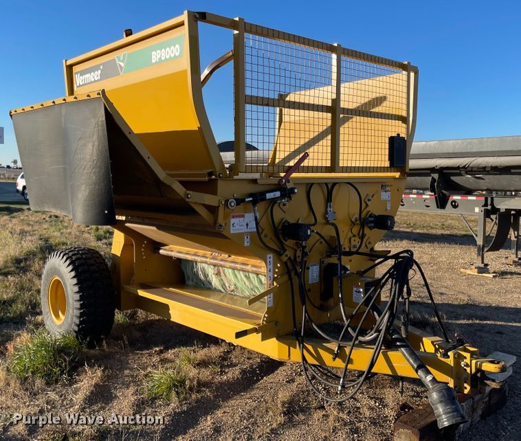 image for item DL5833 Vermeer BP8000  bale processor