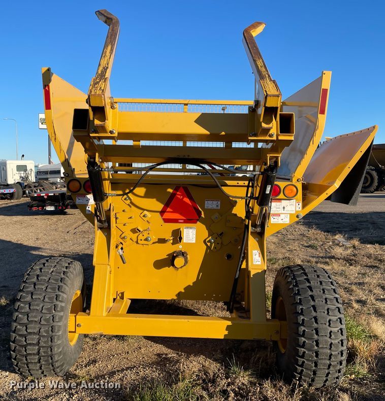 image for item DL5833 Vermeer BP8000  bale processor