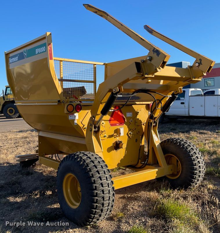 image for item DL5833 Vermeer BP8000  bale processor