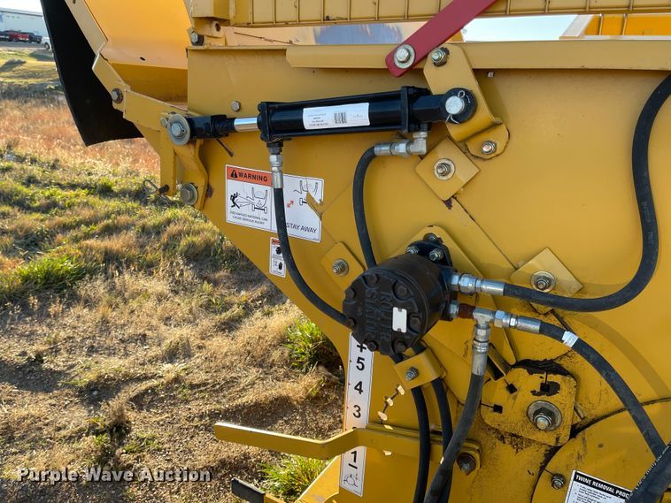 image for item DL5833 Vermeer BP8000  bale processor