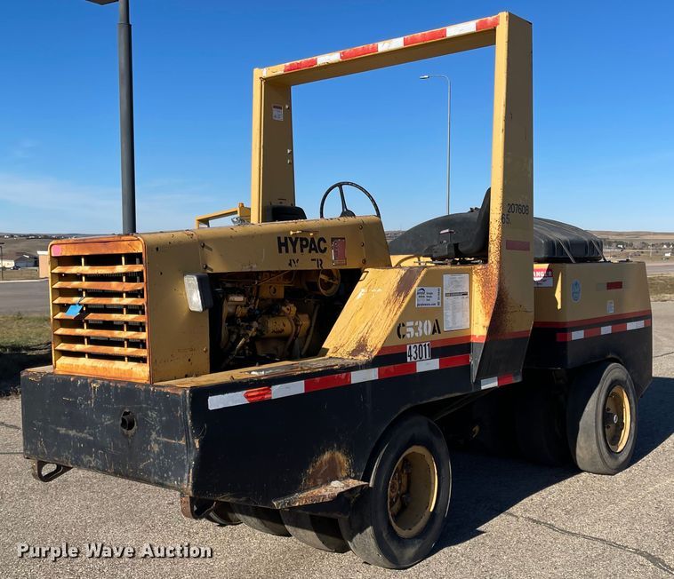 image for item DL5840 1994 Hyster C530A  pneumatic roller