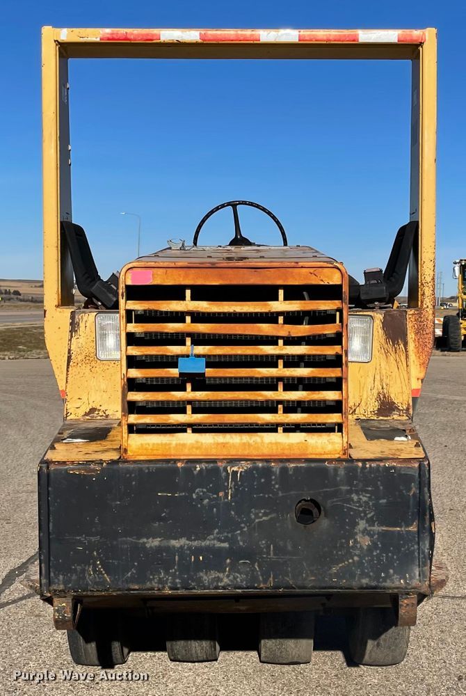 image for item DL5840 1994 Hyster C530A  pneumatic roller