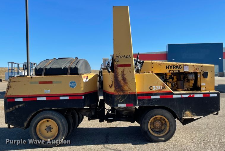 image for item DL5840 1994 Hyster C530A  pneumatic roller