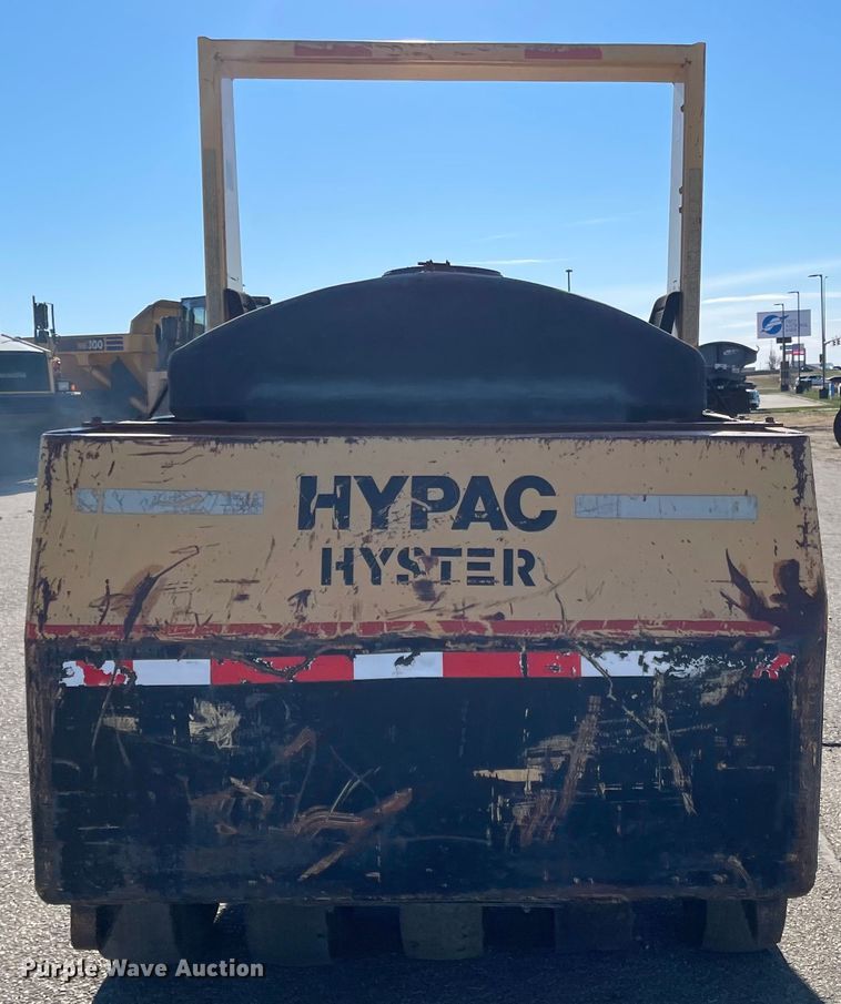 image for item DL5840 1994 Hyster C530A  pneumatic roller