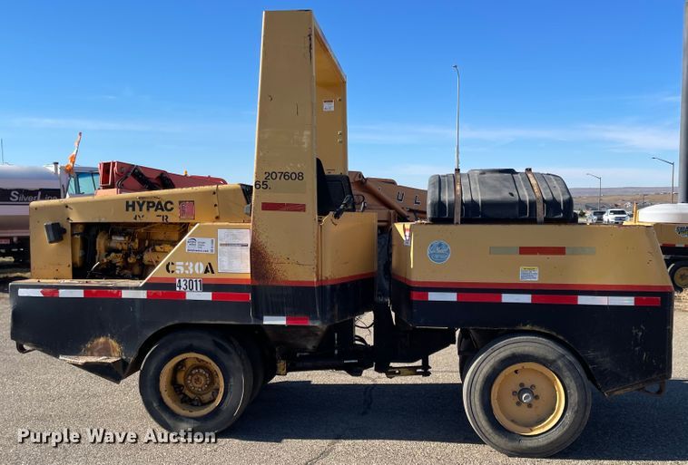 image for item DL5840 1994 Hyster C530A  pneumatic roller