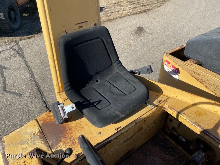 image for item DL5840 1994 Hyster C530A  pneumatic roller